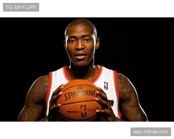 克劳福德前场篮板嗅觉敏锐,青岛内线得分保障得到进一步巩固 克劳福德前场篮板嗅觉敏锐,青岛内线得分保障得到进一步巩固